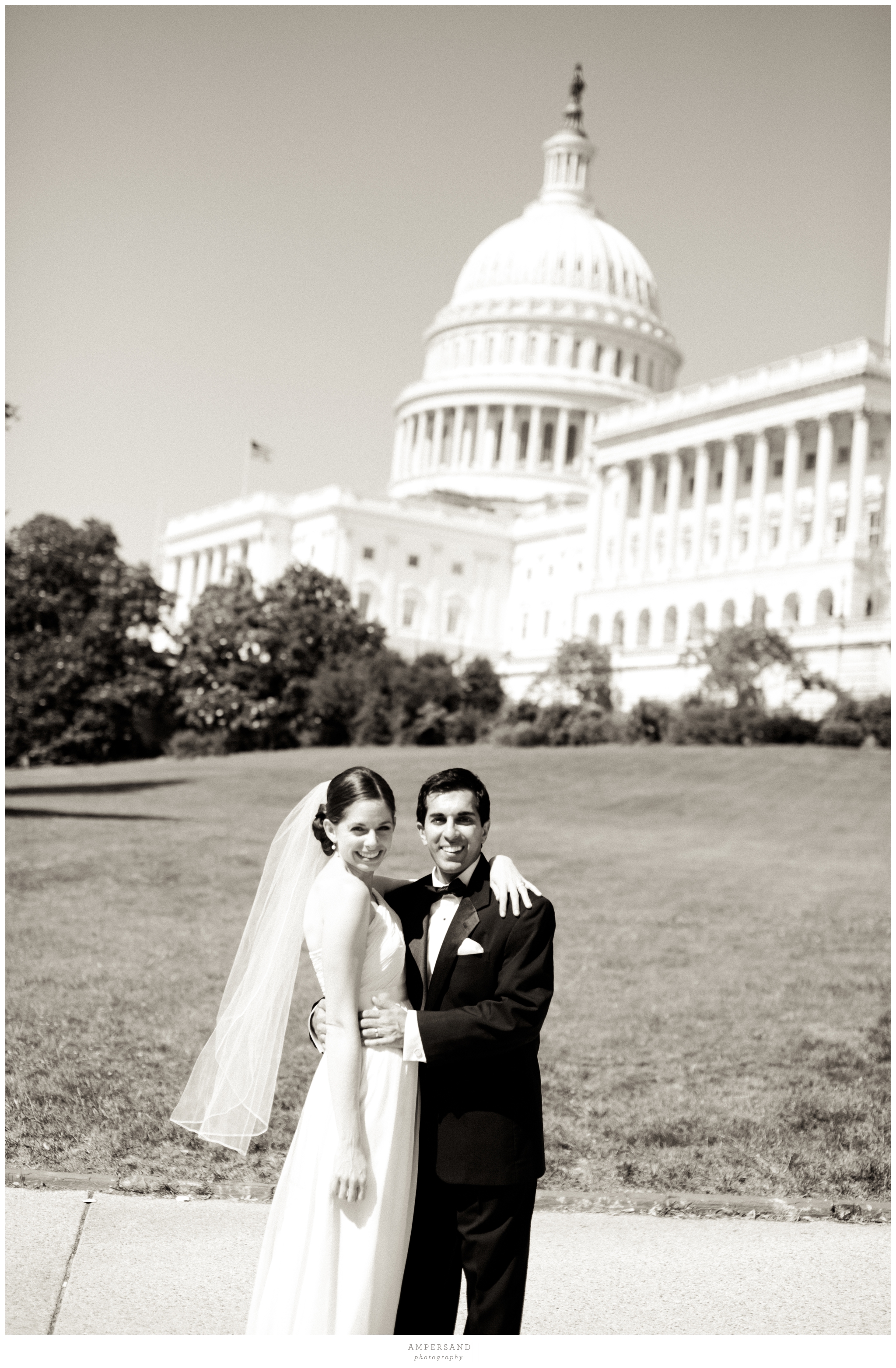 Bride & Groom and US Capitol  // Photos by Ampersand Photography