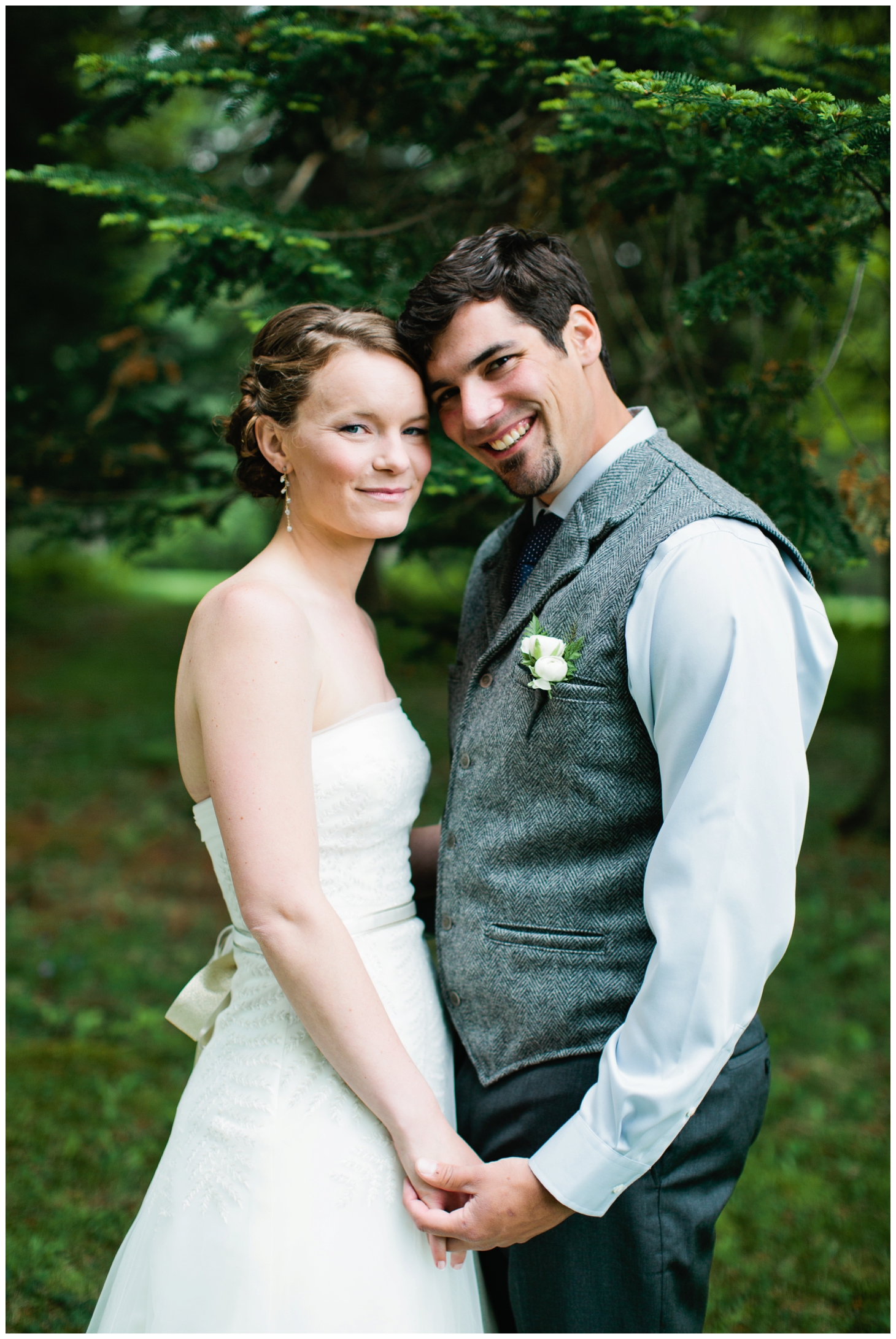Kris & Christine's Mountain-Inspired Vermont Lodge Wedding - by Sarah Bradshaw Photography_0032