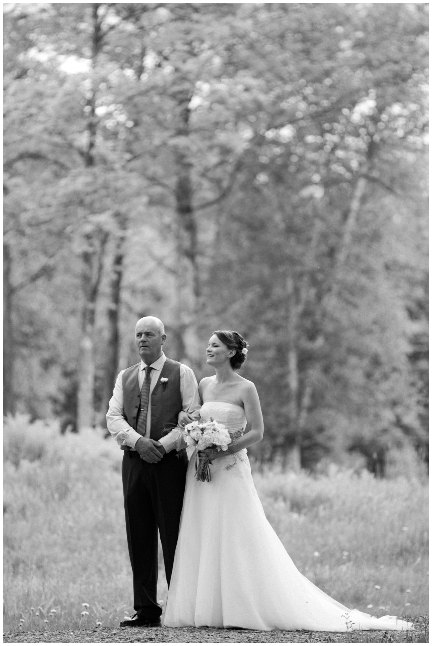 Kris & Christine's Mountain-Inspired Vermont Lodge Wedding - by Sarah Bradshaw Photography_0045