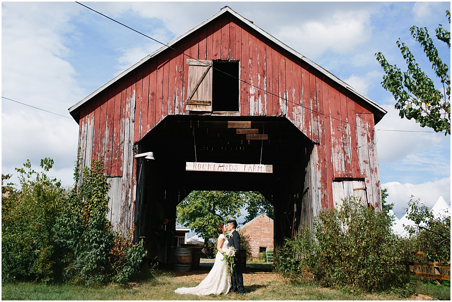 Rustic Floral Wedding at Rocklands Farm & Winery by Sarah Bradshaw Photography_0005
