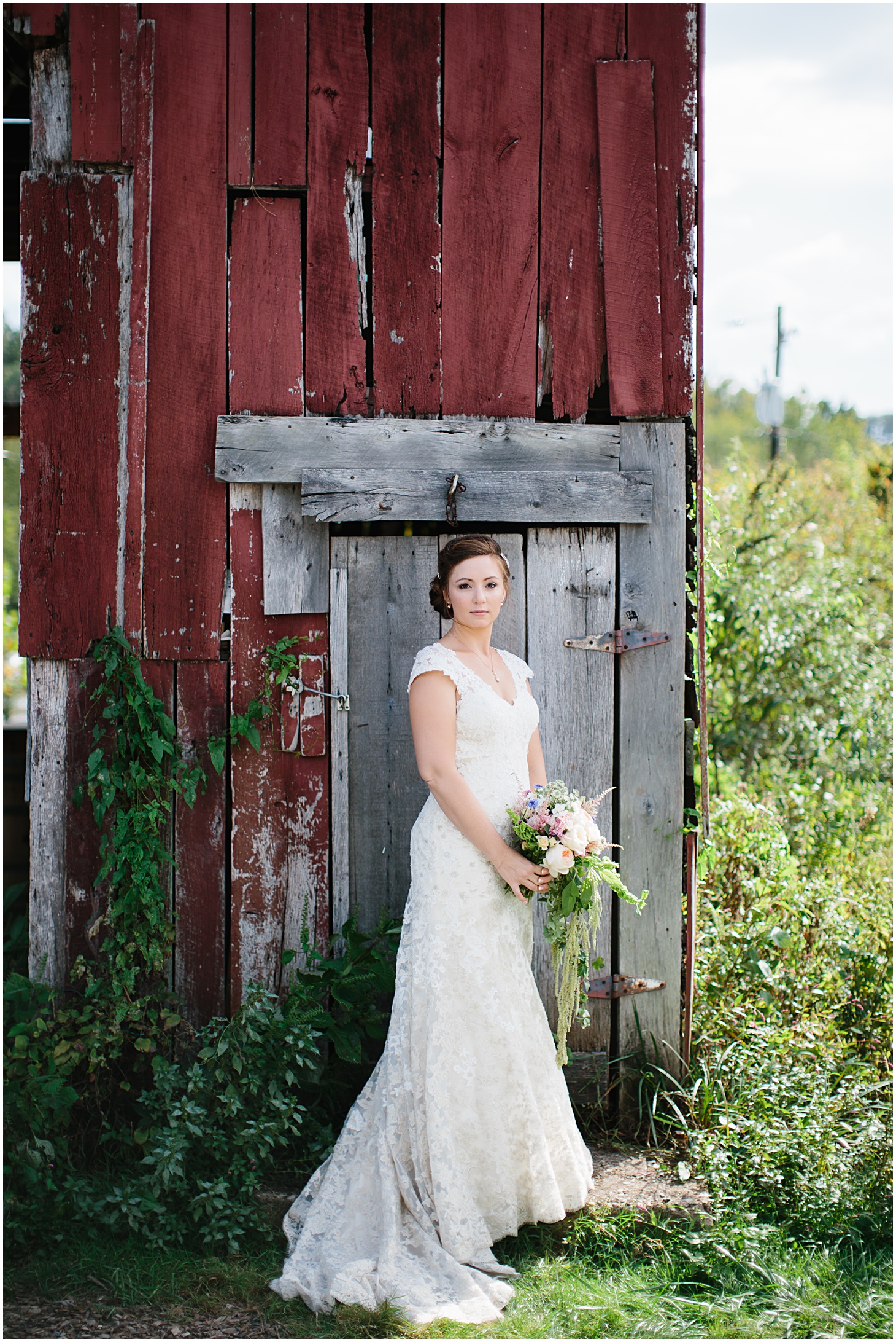 Rustic Floral Wedding at Rocklands Farm & Winery by Sarah Bradshaw Photography_0009