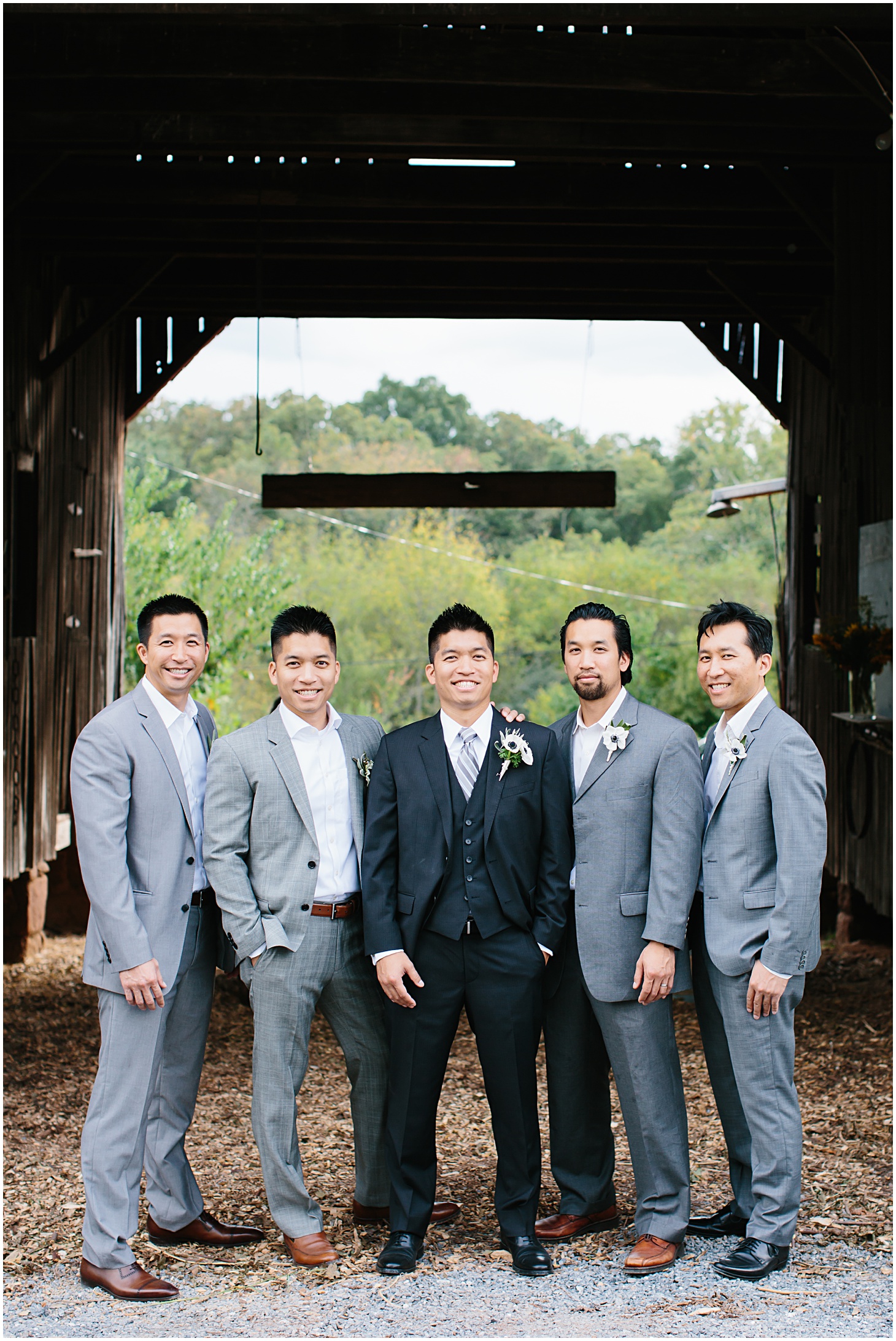 Rustic Floral Wedding at Rocklands Farm & Winery by Sarah Bradshaw Photography_0015