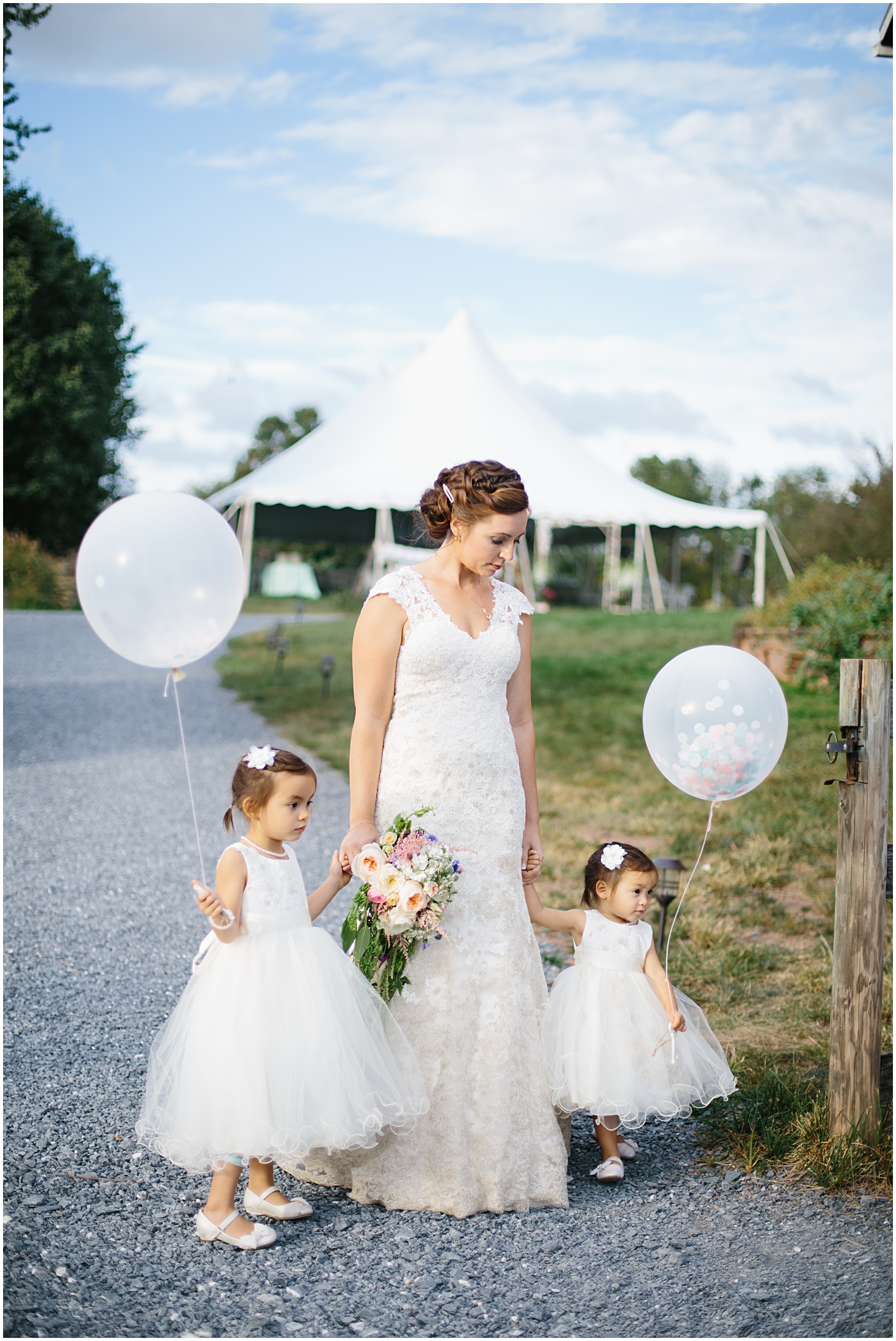Rustic Floral Wedding at Rocklands Farm & Winery by Sarah Bradshaw Photography_0027