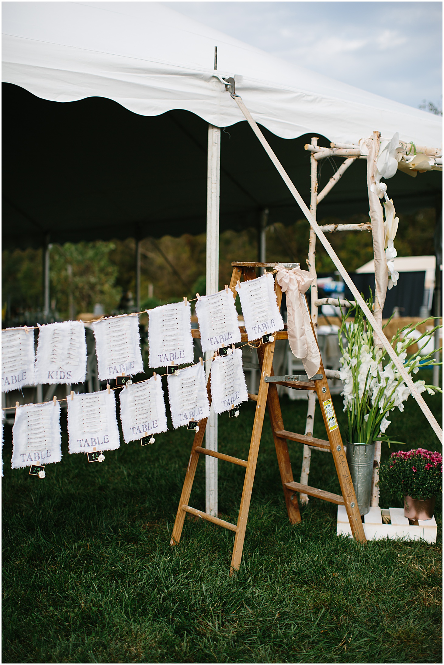 Rustic Floral Wedding at Rocklands Farm & Winery by Sarah Bradshaw Photography_0030