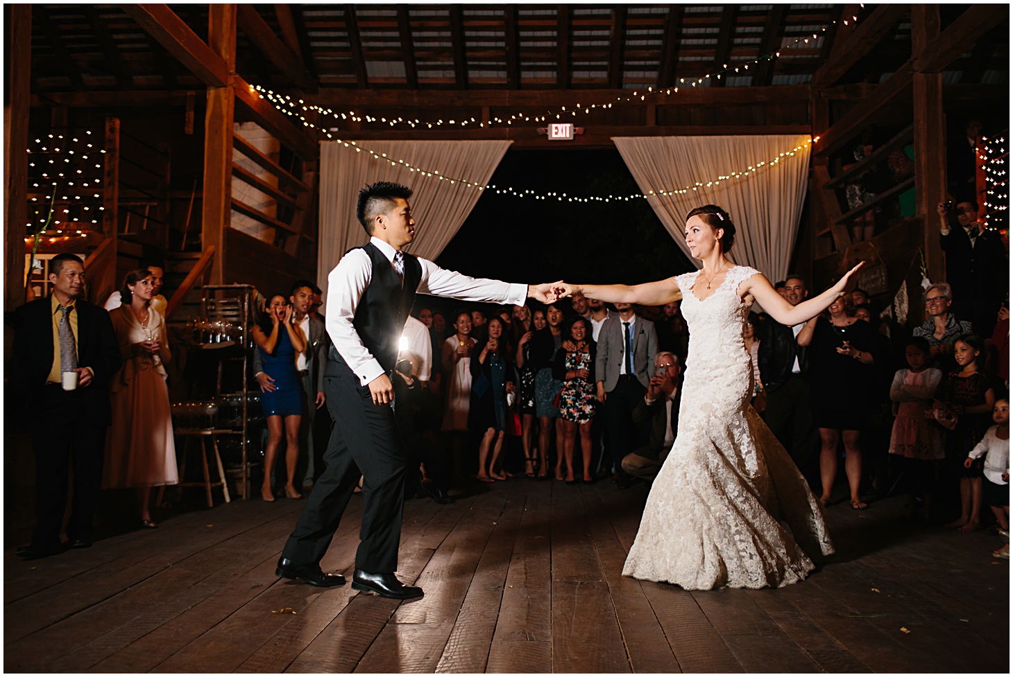 Rustic Floral Wedding at Rocklands Farm & Winery by Sarah Bradshaw Photography_0046
