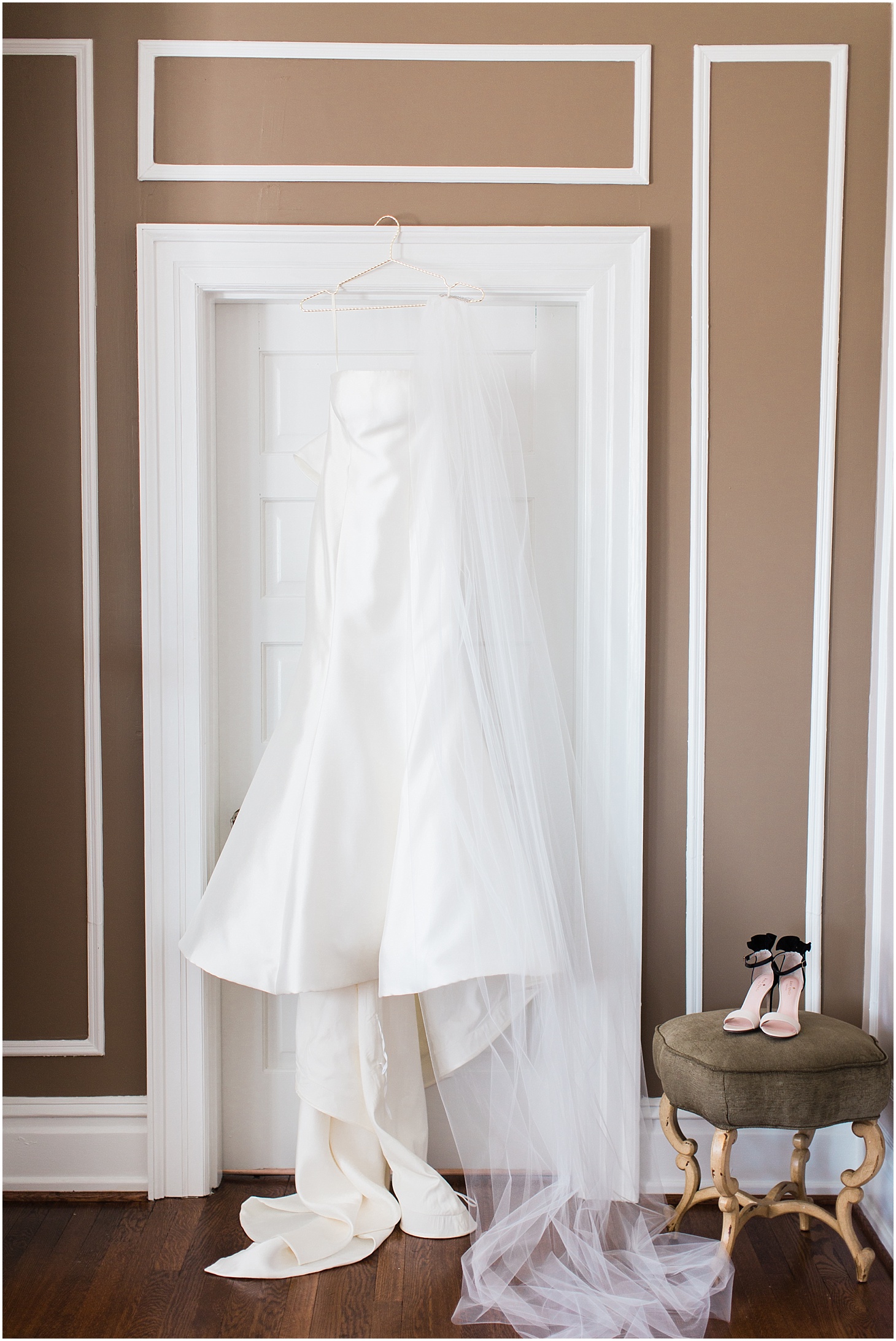 Sareh Nouri Wedding Gown at Lansdowne Resort and Spa | Elegant Fall Wedding at Raspberry Plain Manor | Sarah Bradshaw Photography 