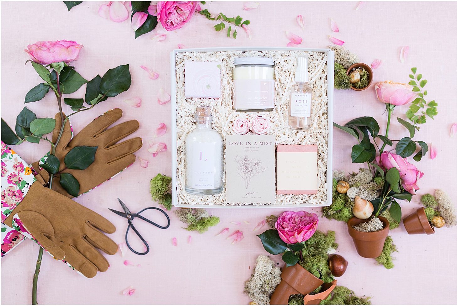 Garden Inspired Gift Inspiration | Teak & Twine Custom Gift Boxes | Sarah Bradshaw Photography | DC Wedding Photographer