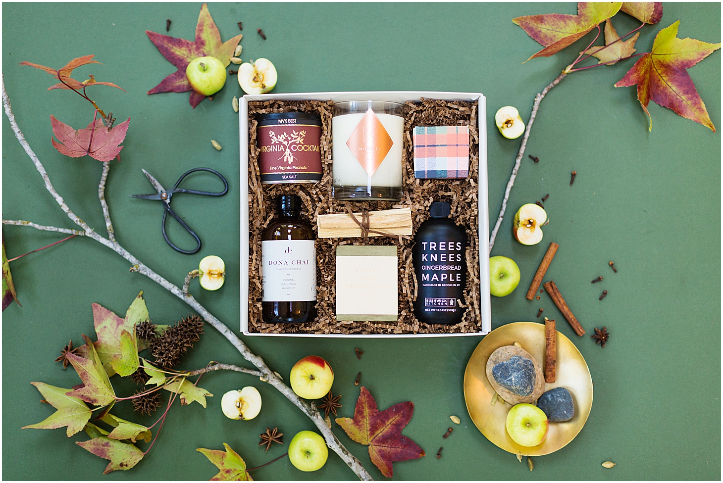 Autumn Inspired Gift Inspiration | Teak & Twine Custom Gift Boxes | Sarah Bradshaw Photography | DC Wedding Photographer