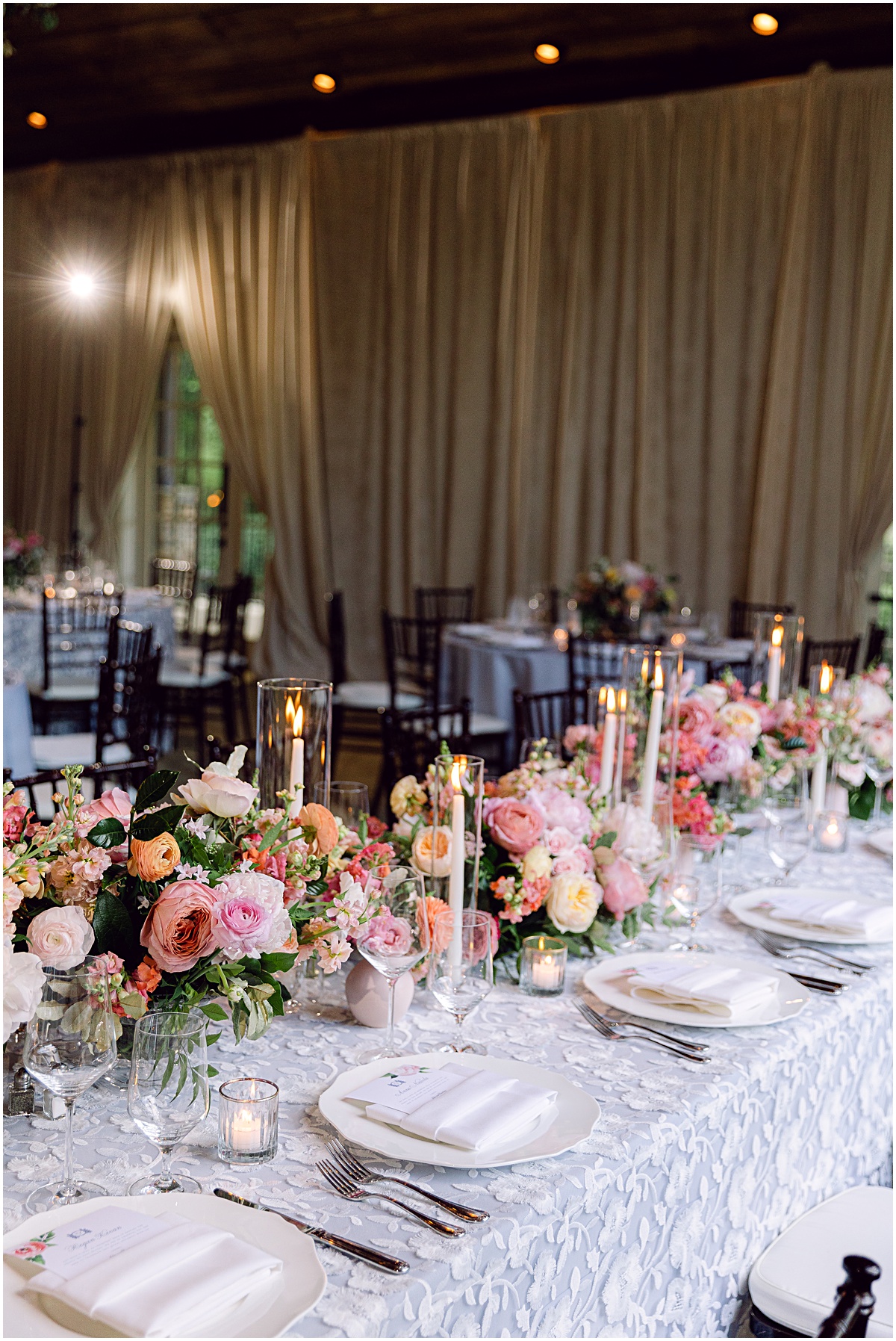 Head table florals by Holly Chapple. Joyful summer wedding at the Inn at Willow Grove by Sarah Bradshaw. Planning by Kelley Cannon Events.
