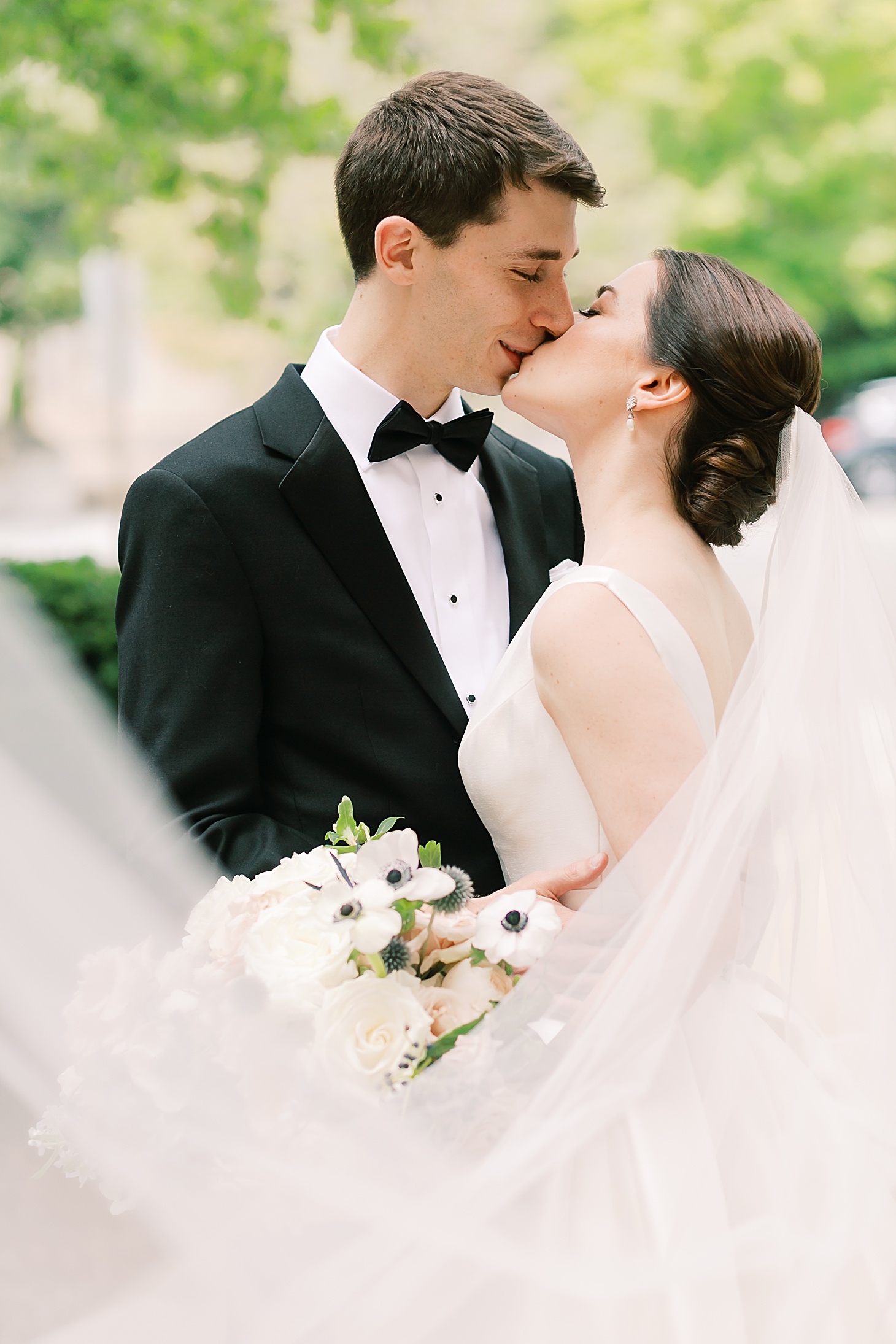 Bride & groom portraits with veil at Anderson House Wedding by Sarah Bradshaw