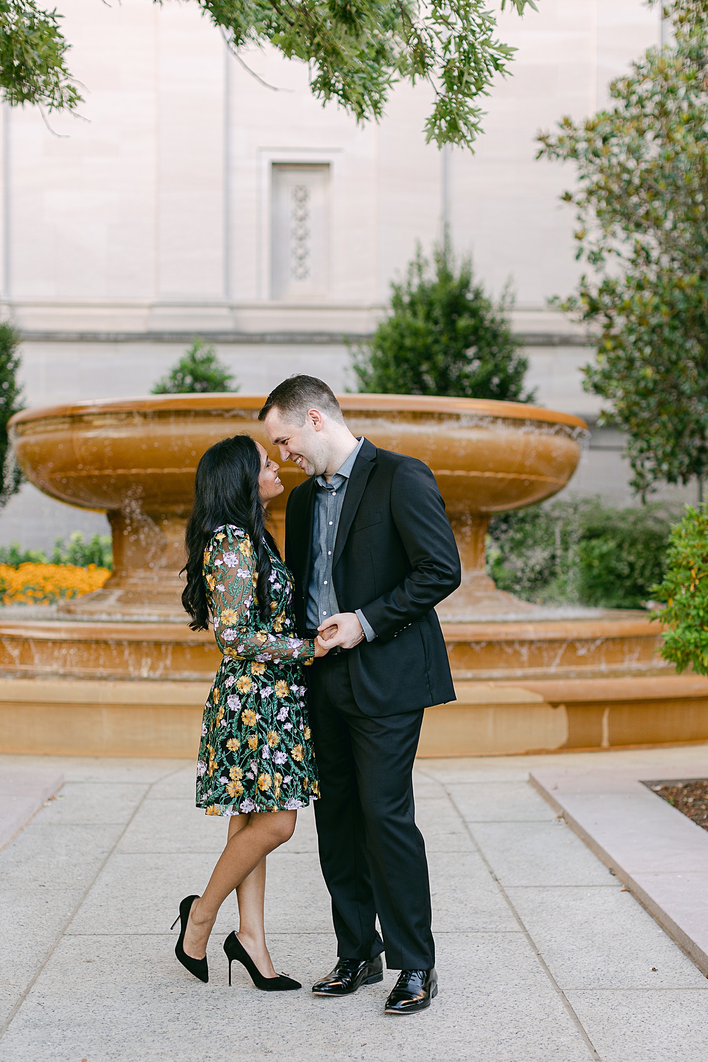 Sunset engagement portraits at National Gallery of Art by Sarah Bradshaw Photography