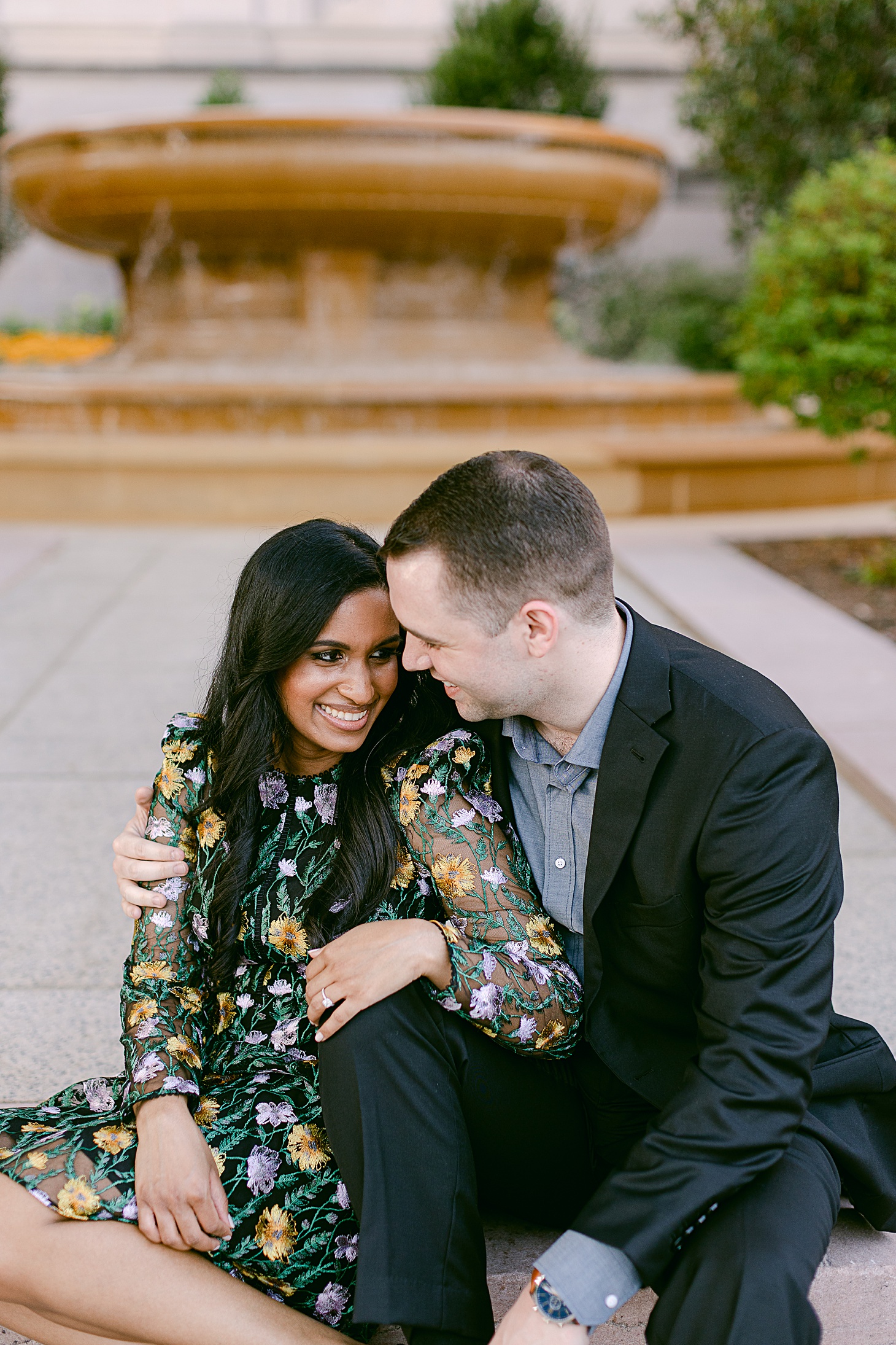 Summer evening  engagement portraits at National Gallery of Art by Sarah Bradshaw Photography