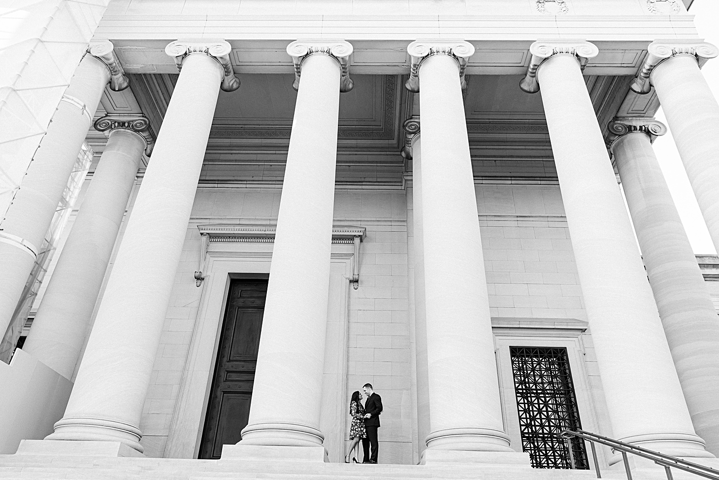 Black & white  engagement portraits at National Gallery of Art by Sarah Bradshaw Photography