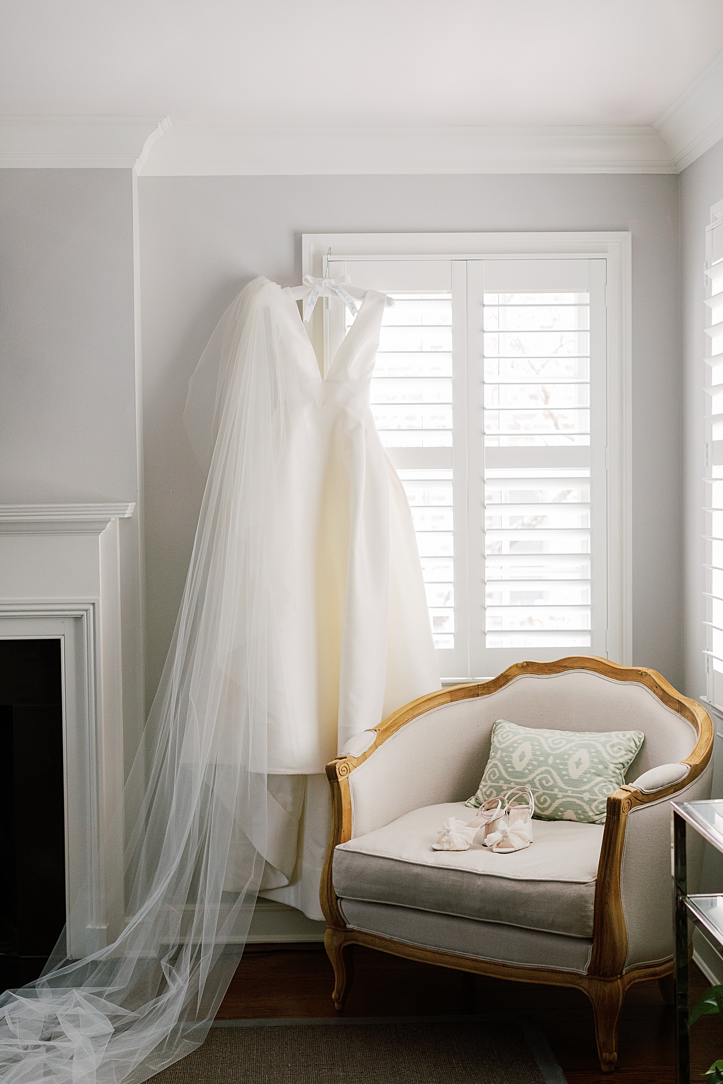 Carolina Herrera wedding gown at Traditional Family Wedding at Belle Haven Country Club in Alexandria by Sarah Bradshaw