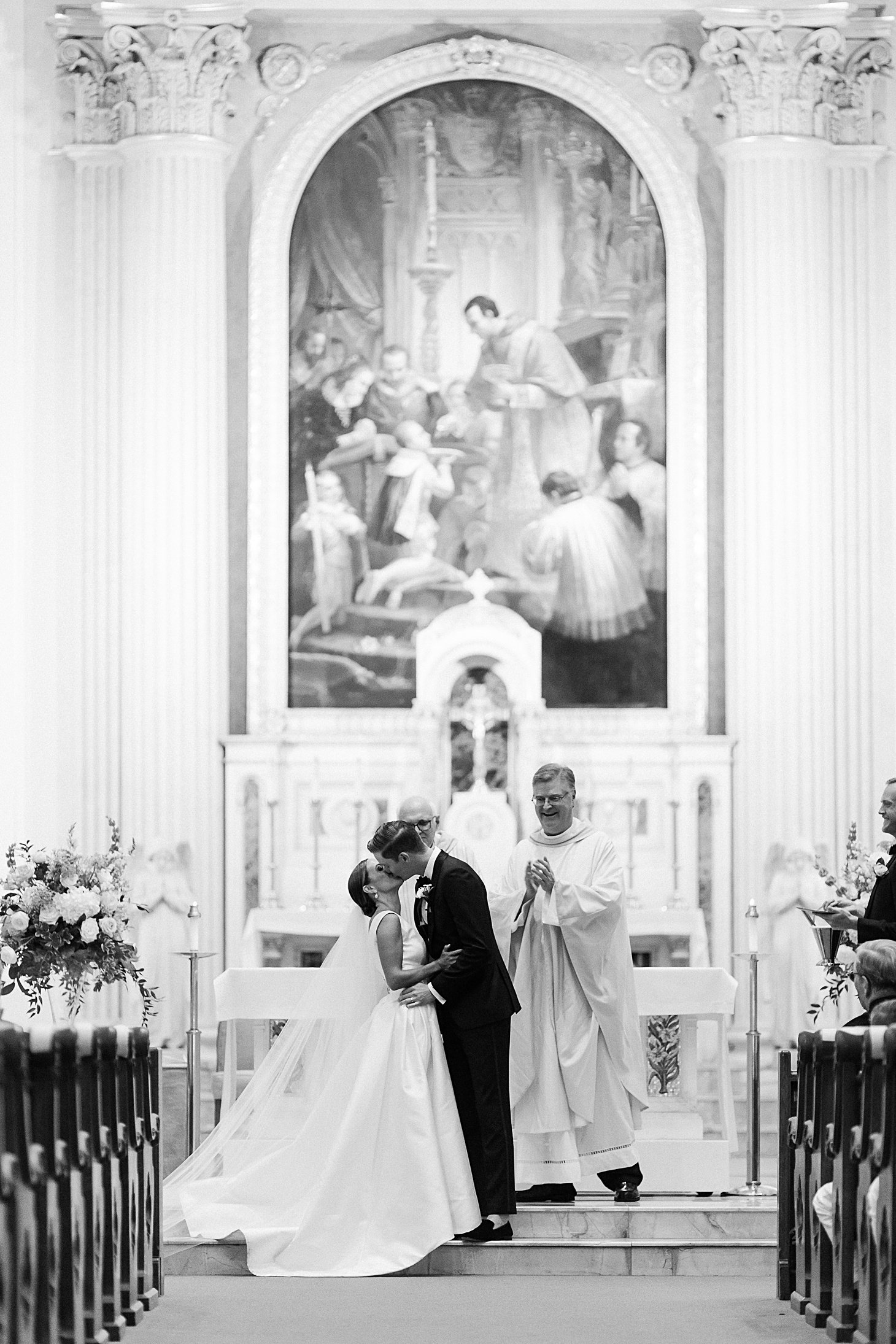 Gonzaga wedding DC  | Traditional Family Wedding at Belle Haven Country Club in Alexandria by Sarah Bradshaw