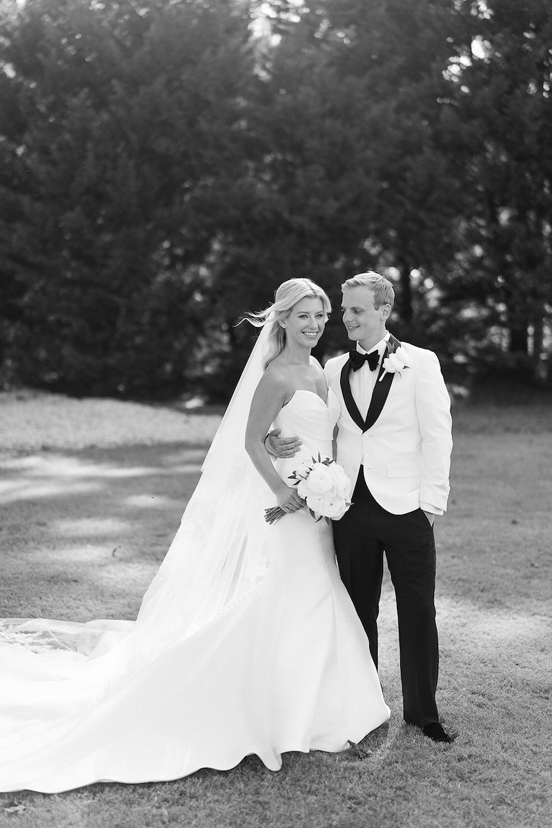 Black and white portrait of bride and groom on wedding day. How to pose bride and groom. Elegant wedding at the Ritz-Carlton Lake Oconee in Georgia. Sarah Bradshaw Photography.
