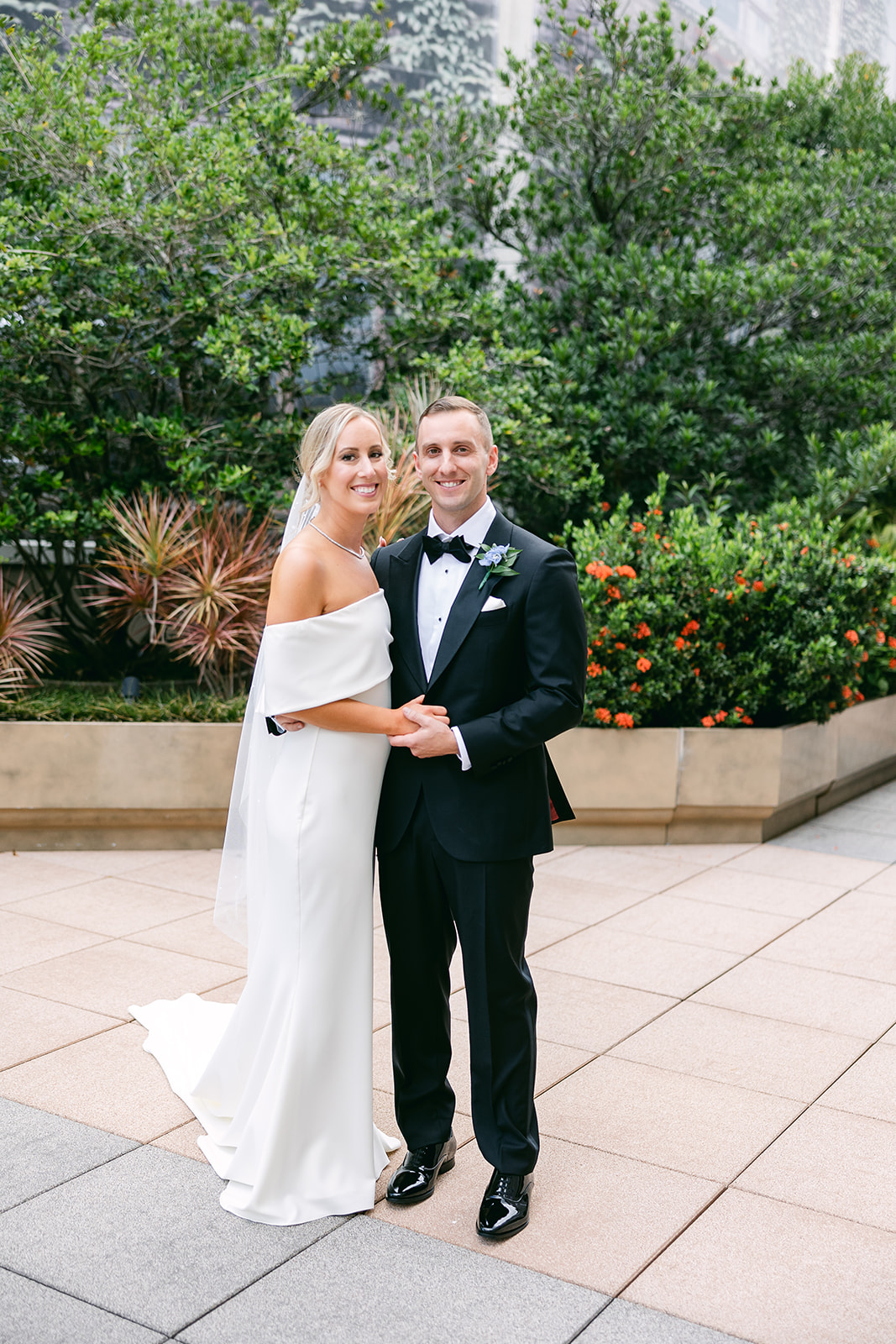 how to pose bride and groom traditional wedding day portrait. high end elopement wedding in tampa florida. sarah bradshaw photography.