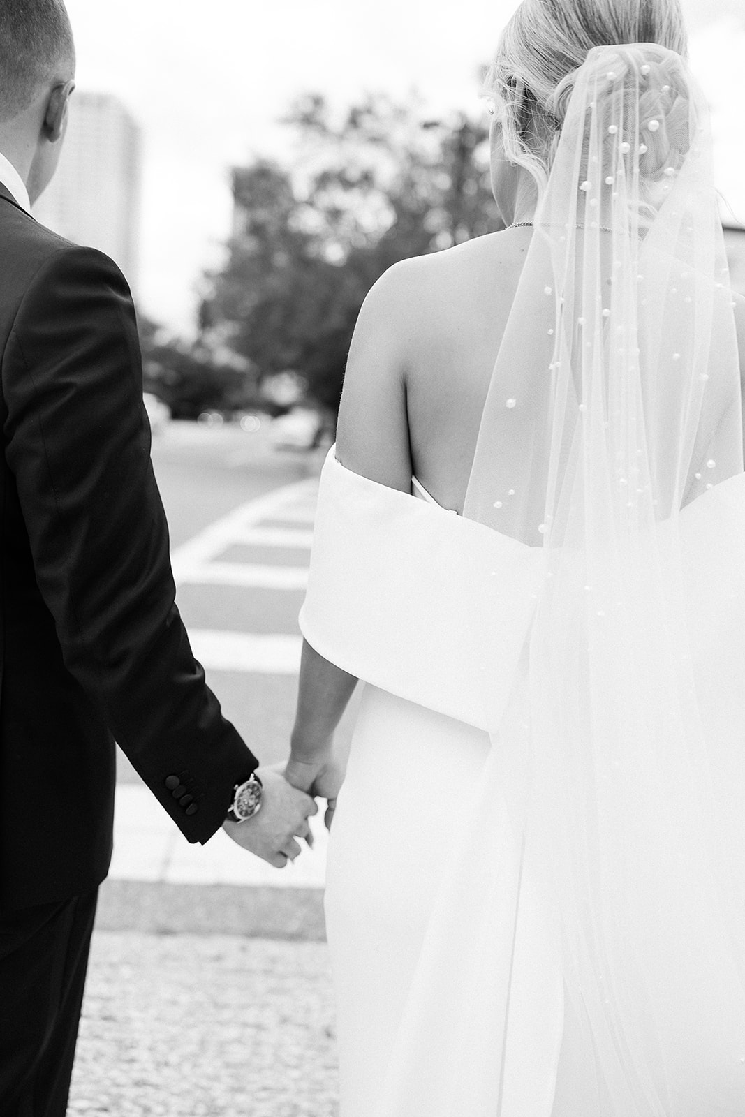 pearl studded wedding veil. high end elopement wedding in tampa florida. sarah bradshaw photography.