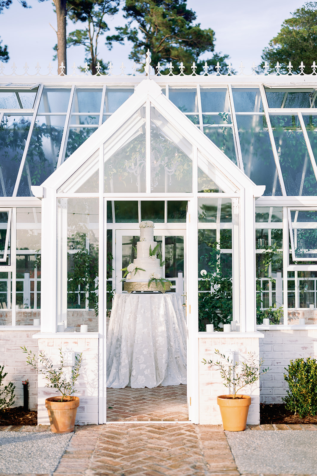 Modern chic wedding cake in glass solarium, Classic Black Tie wedding in Georgetown, SC. Sarah Bradshaw Photography