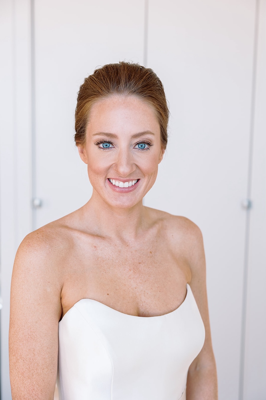 simple bridal portrait. Timeless winter wedding, anderson house, washington dc, sarah bradshaw photography.