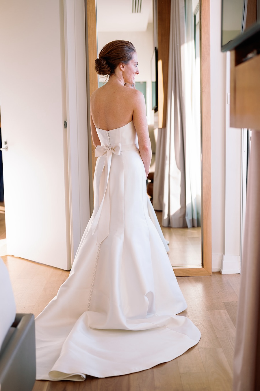 bridal portrait showing off bow detail on back of dress. Timeless winter wedding, anderson house, washington dc, sarah bradshaw photography.