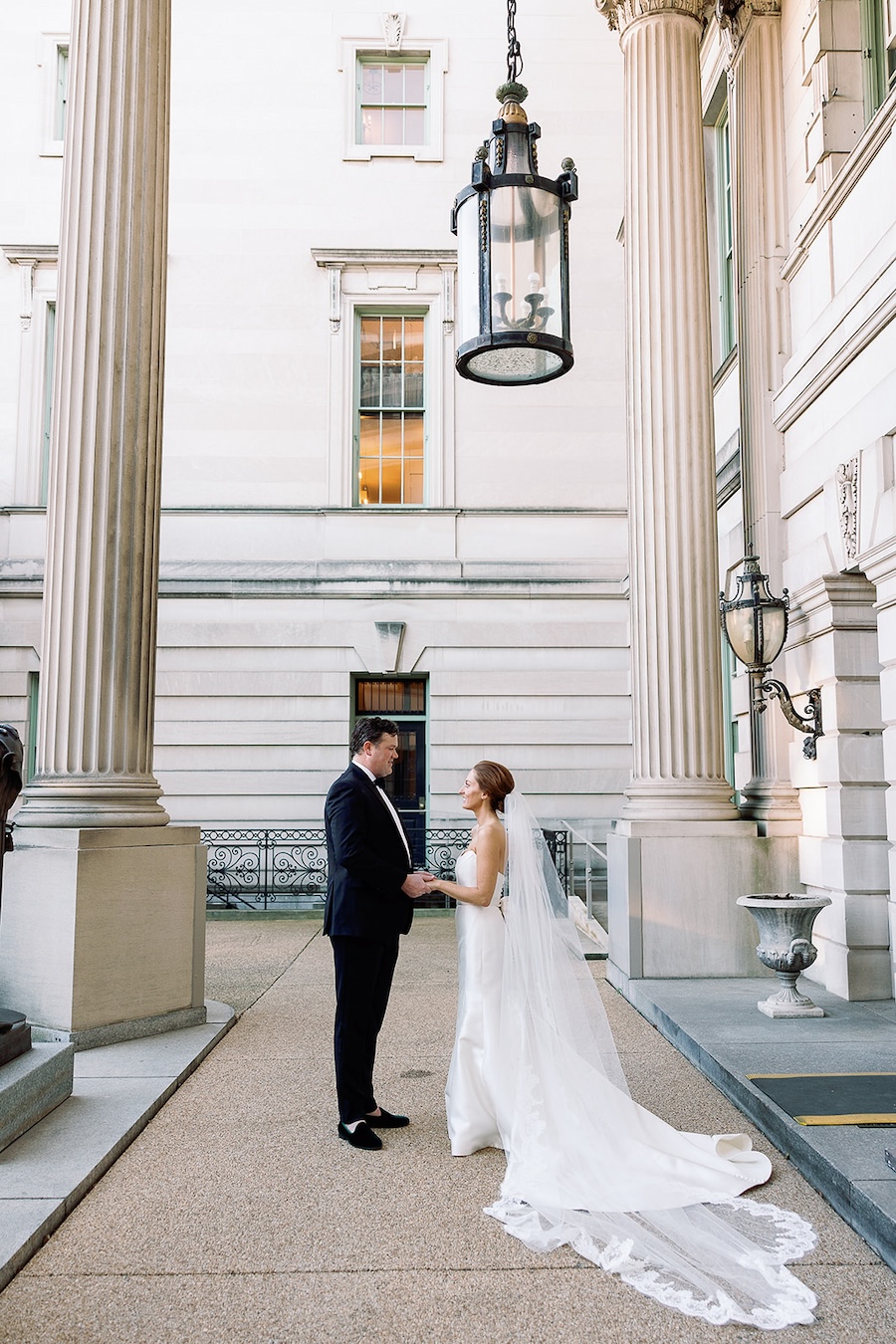 traditional portrait of bride and groom in portico. Timeless winter wedding, anderson house, washington dc, sarah bradshaw photography.