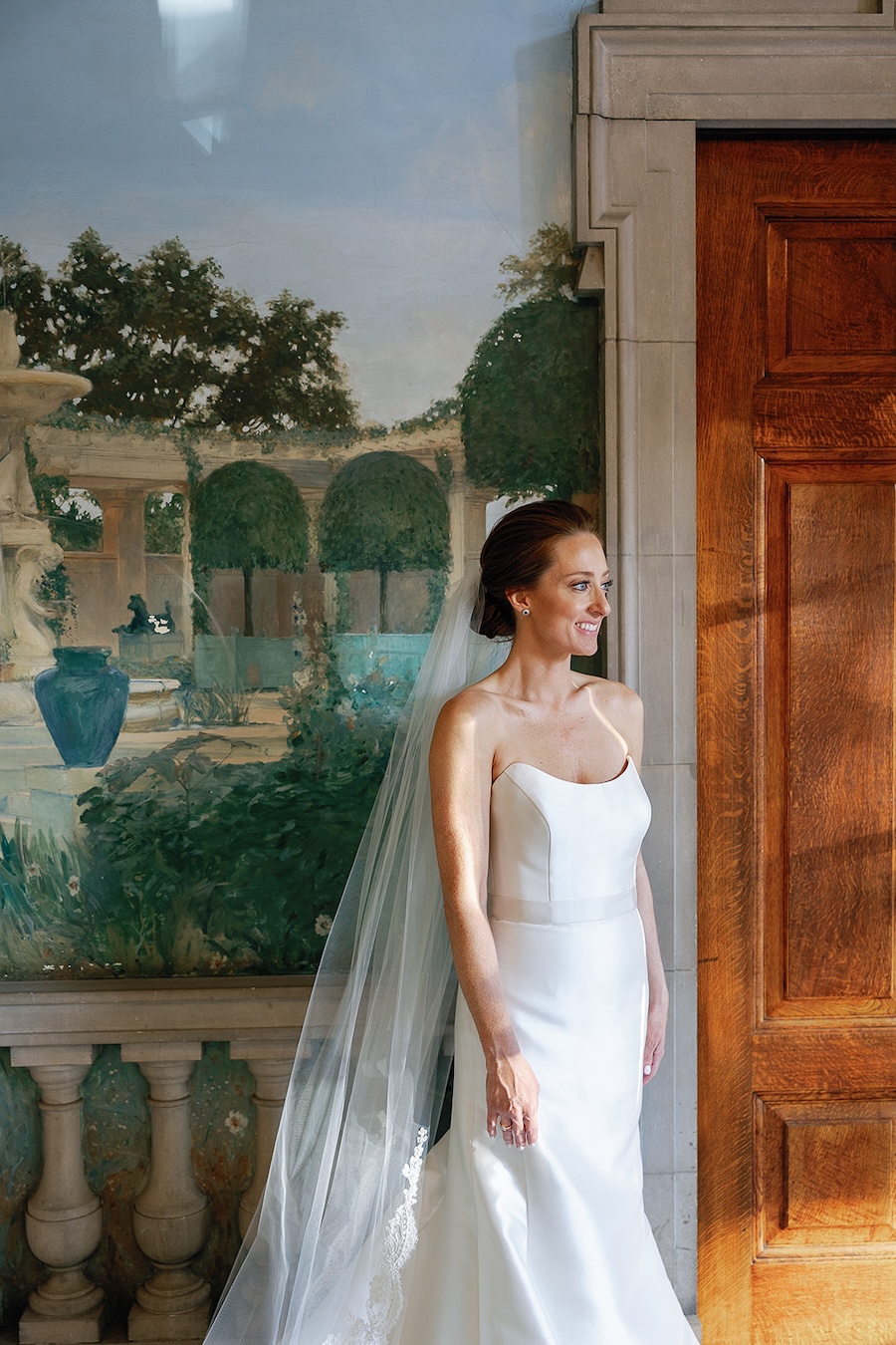 classic bridal portrait. Timeless winter wedding, anderson house, washington dc, sarah bradshaw photography.