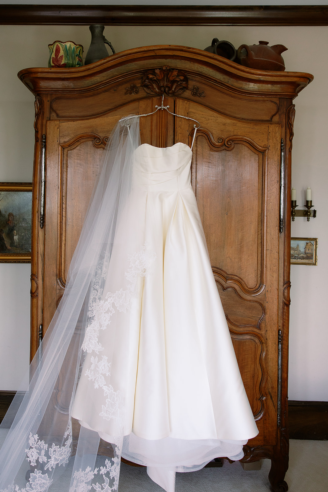 strapless ball gown wedding dress, no lace, leg slit, anne barge bridal. elegant spring wedding in greenville south carolina. sarah bradshaw photography