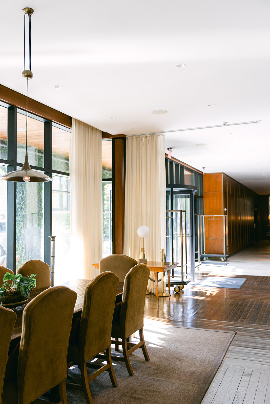 Chic entrance to luxury hotel lobby, dining space. The Dewberry Hotel, Charleston South Carolina. Sarah Bradshaw Photography