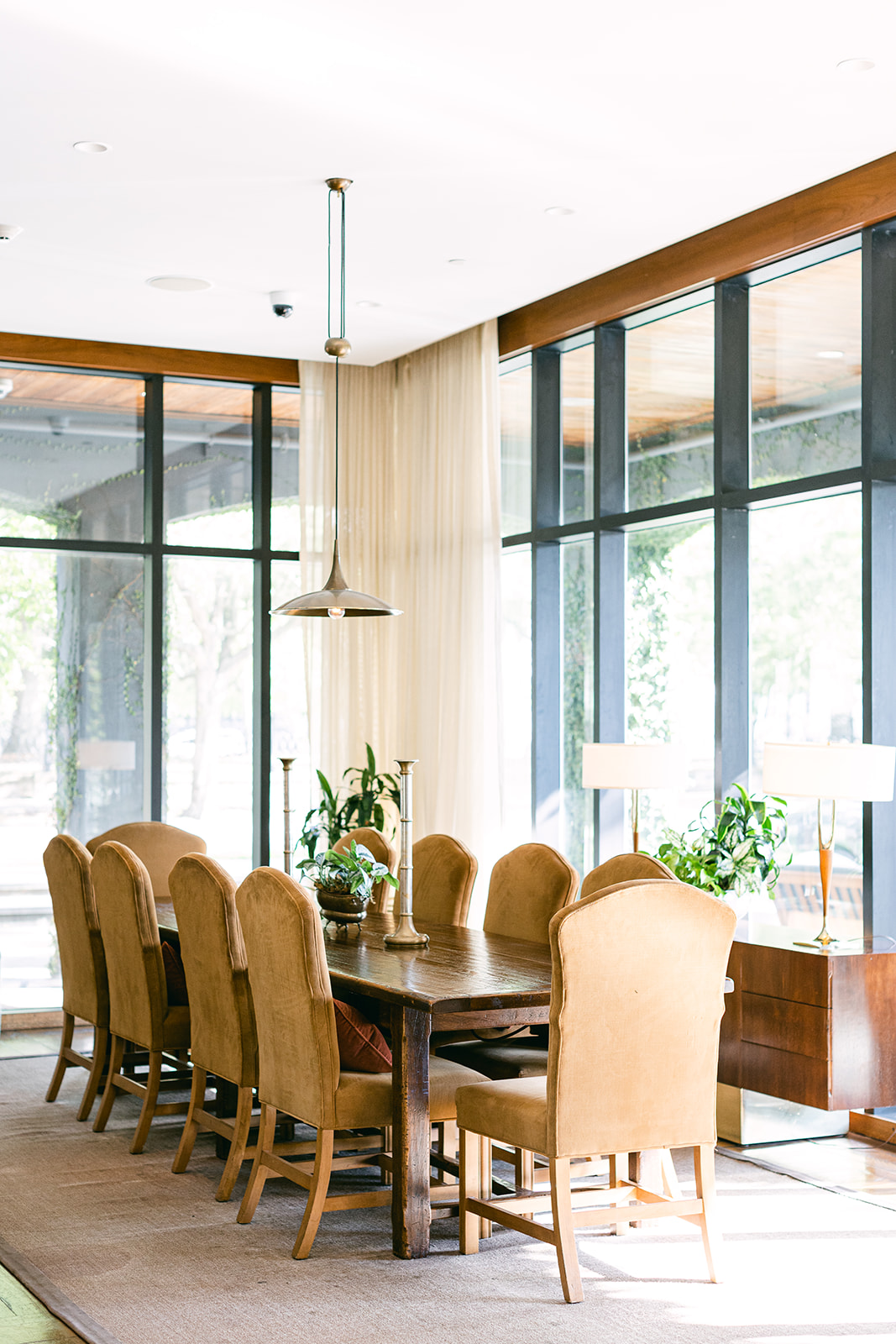 Floor to ceiling windows in hotel lobby, seating space. The Dewberry Hotel, Charleston South Carolina. Sarah Bradshaw Photography