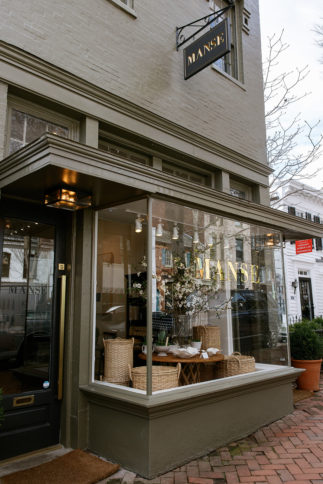 chic boutique store entrance in dc. artisanal housewares store, georgetown dc, alexandria va. sarah bradshaw photography