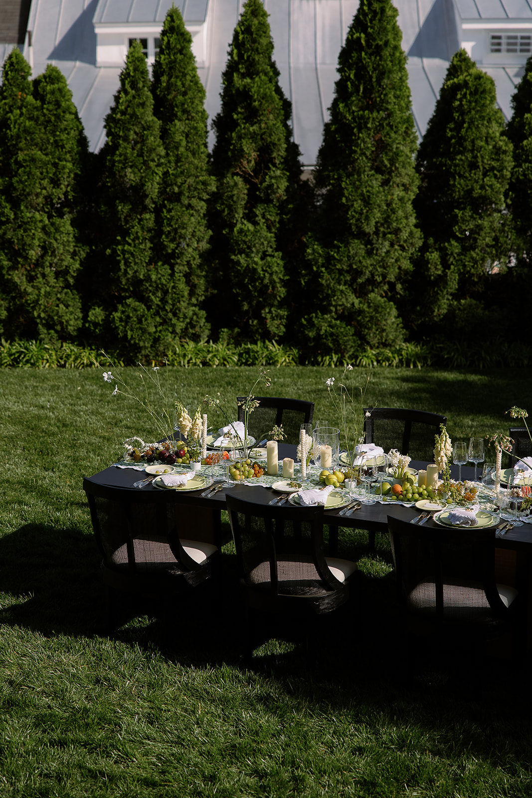 intimate garden wedding reception table decor. chic equestrian wedding inspiration at Red Fox Inn, Middleburg Virginia. Sarah Bradshaw