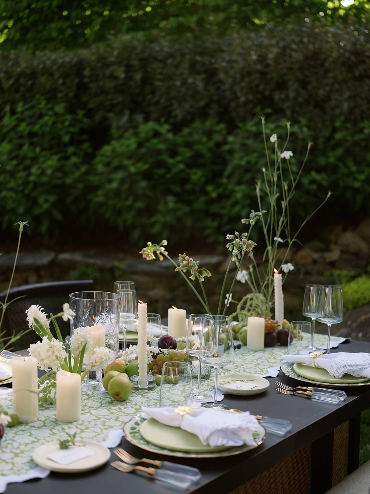 elegant wedding reception tablescape with green details, candle centerpieces, simple florals. chic equestrian wedding inspiration at Red Fox Inn, Middleburg Virginia. Sarah Bradshaw