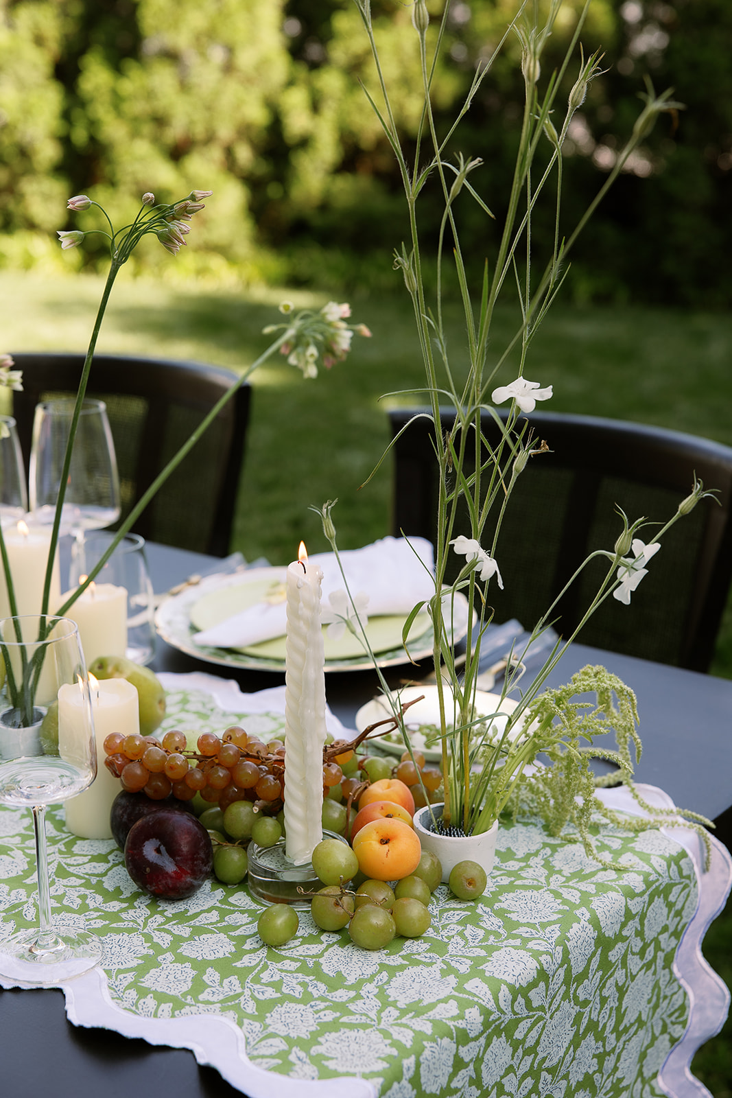 simple white flowers and fresh fruit wedding centerpiece. chic equestrian wedding inspiration at Red Fox Inn, Middleburg Virginia. Sarah Bradshaw