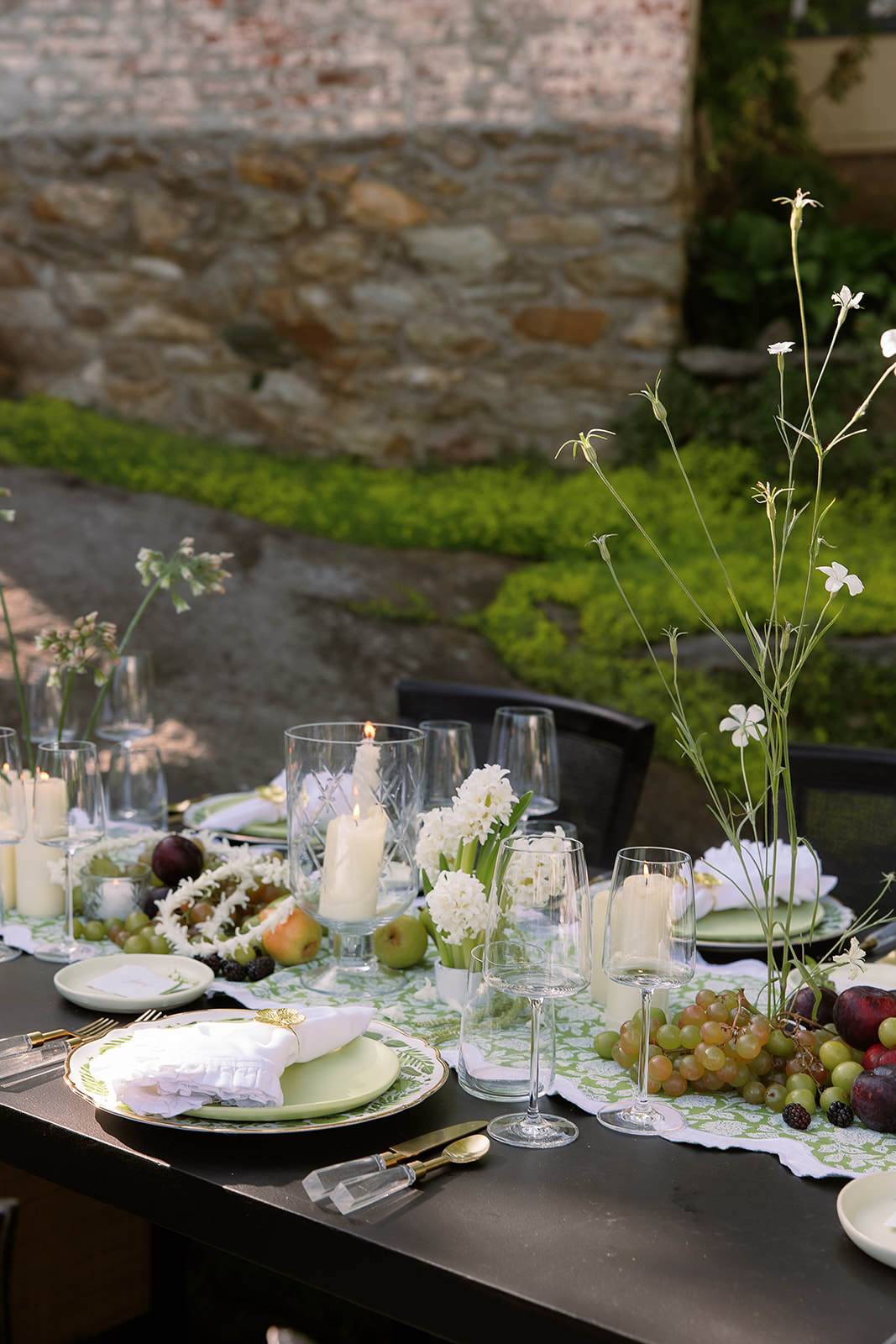 sophisticated wedding table design, simple white flowers, candles, fresh fruit centerpieces. chic equestrian wedding inspiration at Red Fox Inn, Middleburg Virginia. Sarah Bradshaw