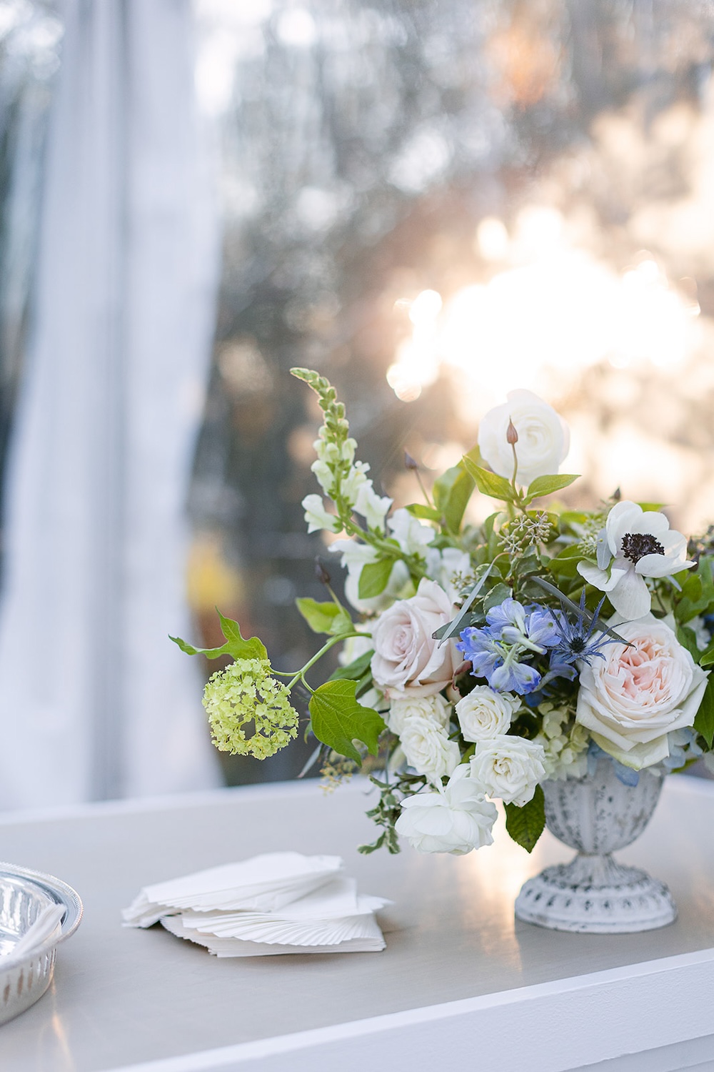 vintage inspired floral arrangement on wedding bar. Classic timeless winter wedding, woodlawn manor, alexandria va. Sarah bradshaw photography