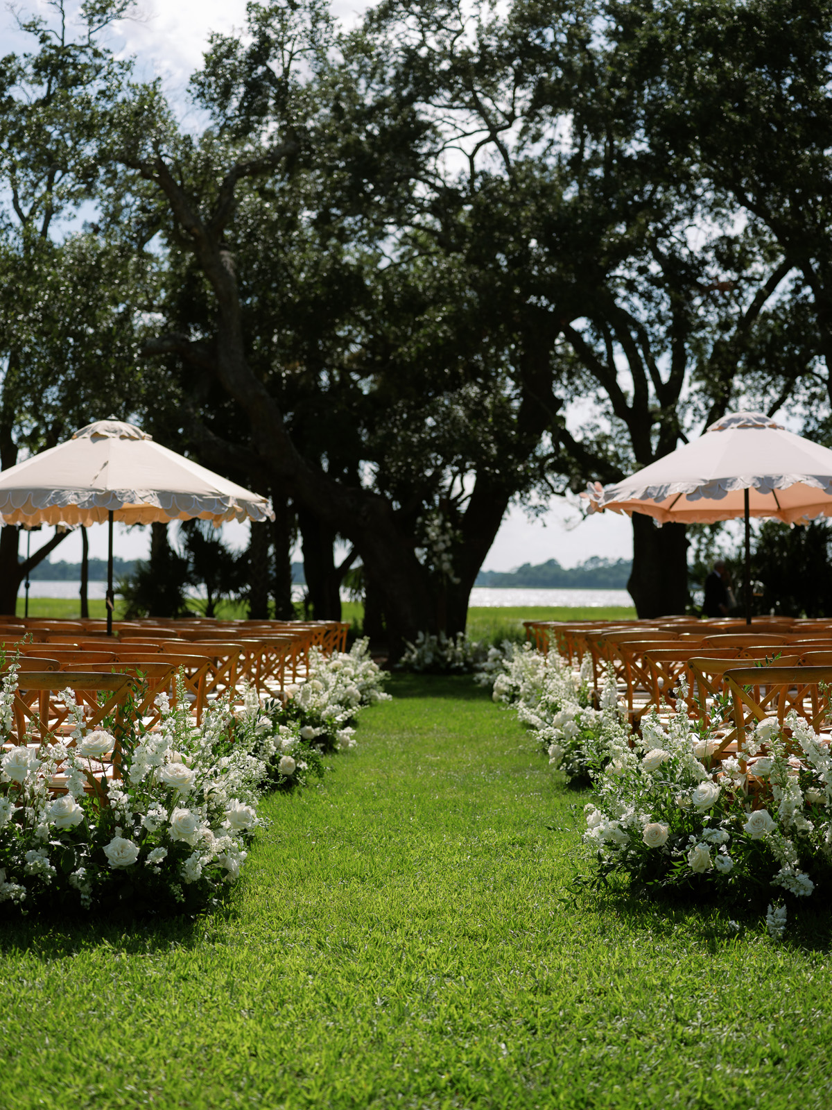 Lowndes Grove Charleston SC summer wedding Sarah Bradshaw Photography