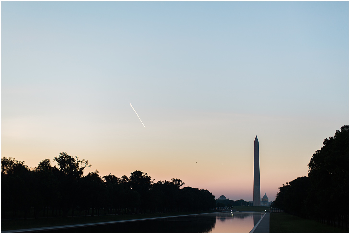 intimate-sunrise-engagement-session-at-the-lincoln-memorial-by-sarah-bradshaw-photography_0002