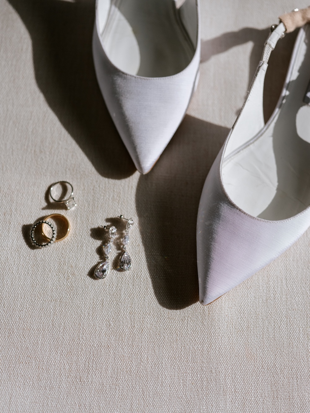Simple elegant bridal heels and jewelry. Modern Washington DC wedding at National Museum of Women in the Arts. Sarah Bradshaw Photography.