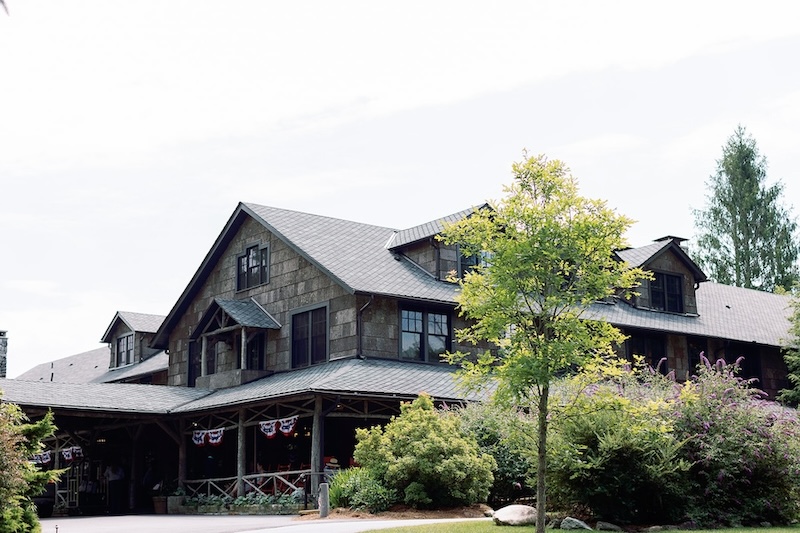 Luxury mountain destination wedding venue with log cabin feel. High Hampton in North Carolina, Sarah Bradshaw Photography