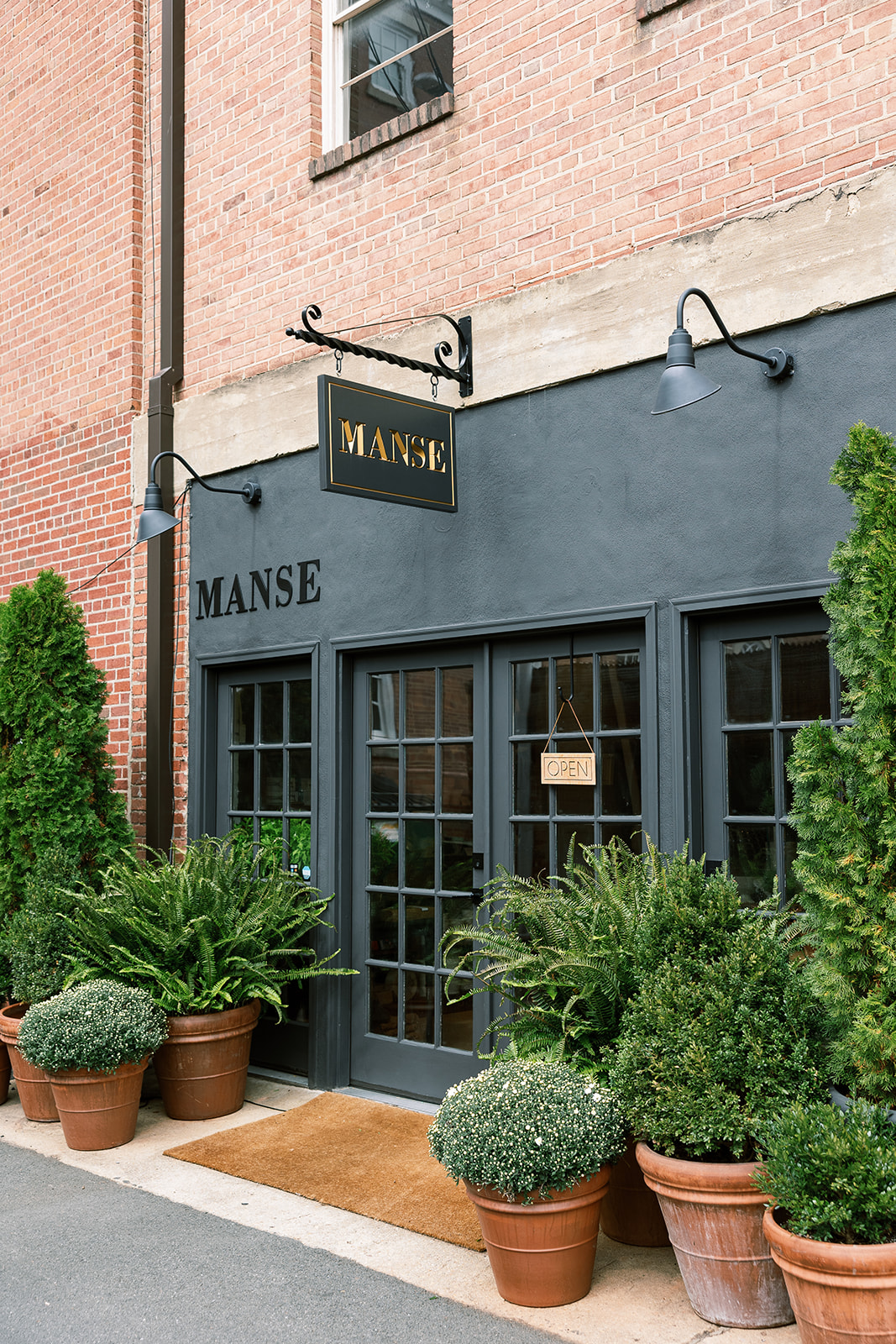 boutique store entrance with plants. artisanal housewares store, georgetown dc, alexandria va. sarah bradshaw photography