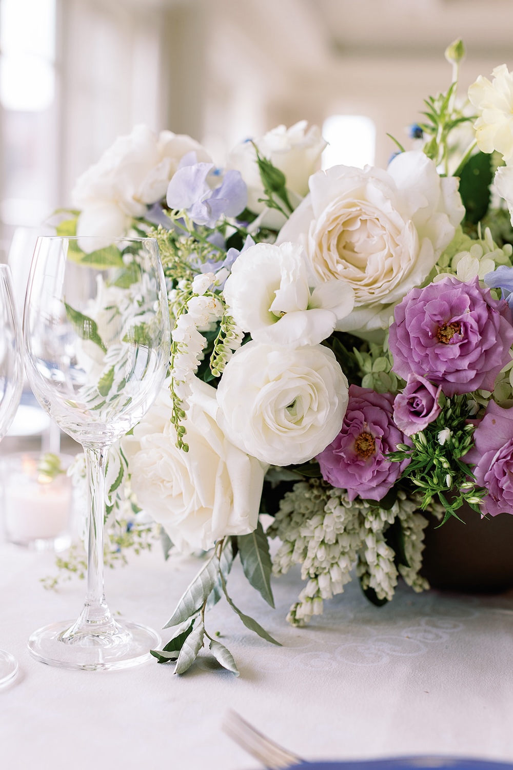 white, purple and blush floral centerpieces. Elegant rehearsal dinner at the Hay Adams Hotel, Washington DC. Sarah Bradshaw Photography